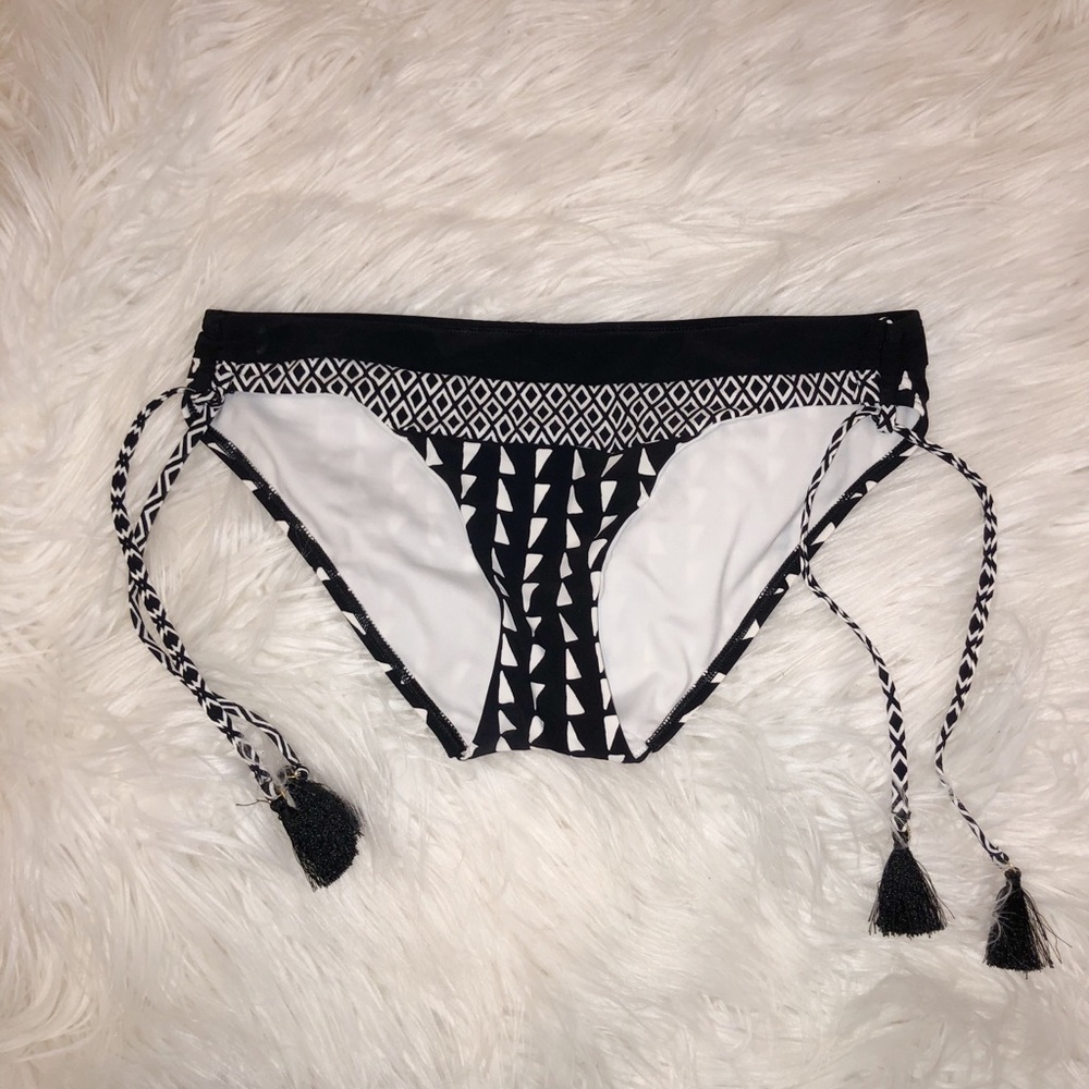 Cheeky bikini bottoms